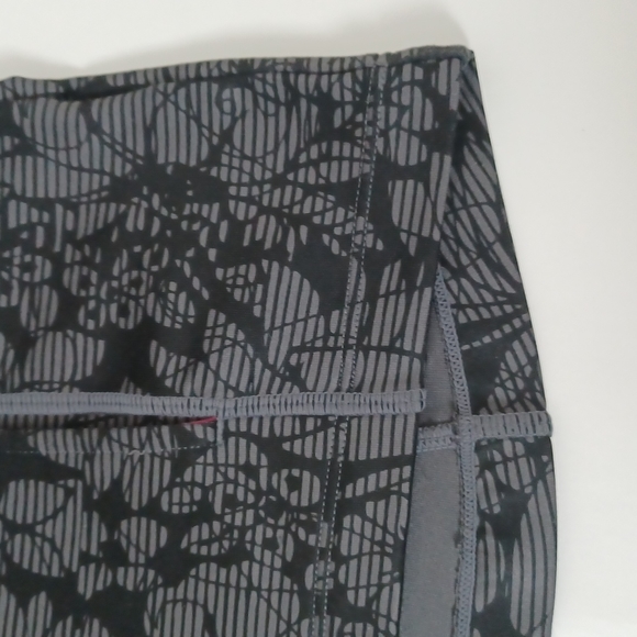 ✨3/$25✨ Mondetta Gray and Pink Floral Athletic Jacket - S - Picture 6 of 11